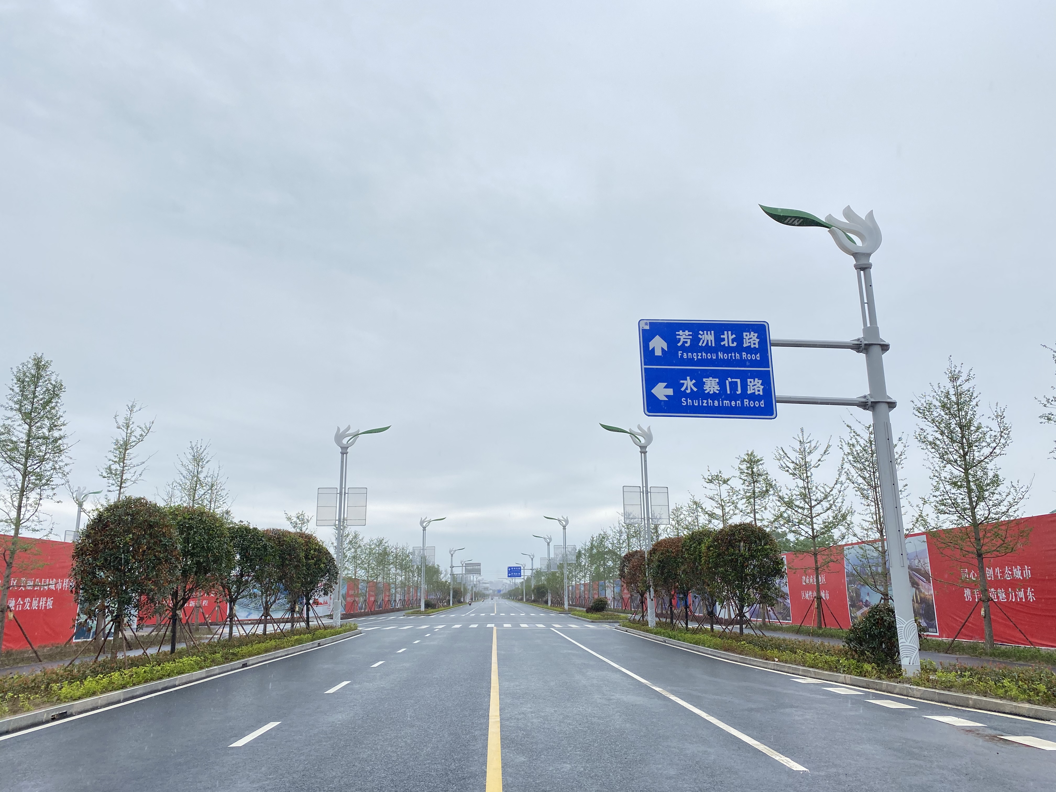 智慧路燈標(biāo)準(zhǔn)答案——遂寧首條多桿合一智慧景觀(guān)路燈示范段！
